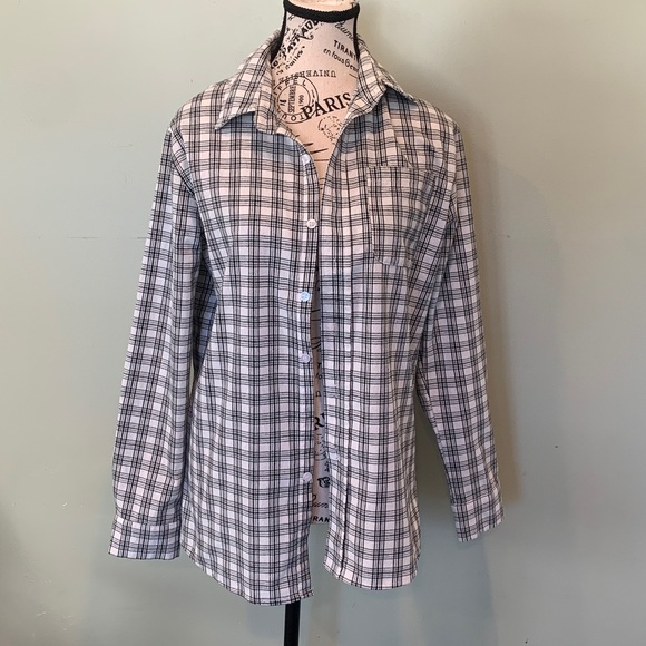 Tops - Women’s Fits like a Small Labeled Large Black and White Plaid Button Front Shirt
